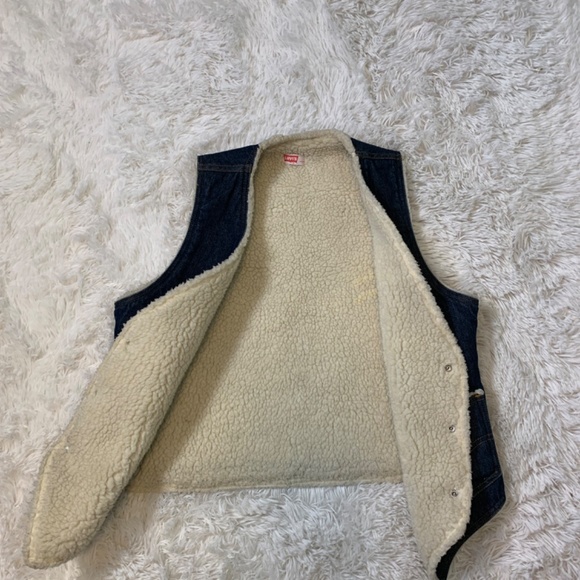 Levi’s Shearling-lined Denim Vest - Picture 2 of 8